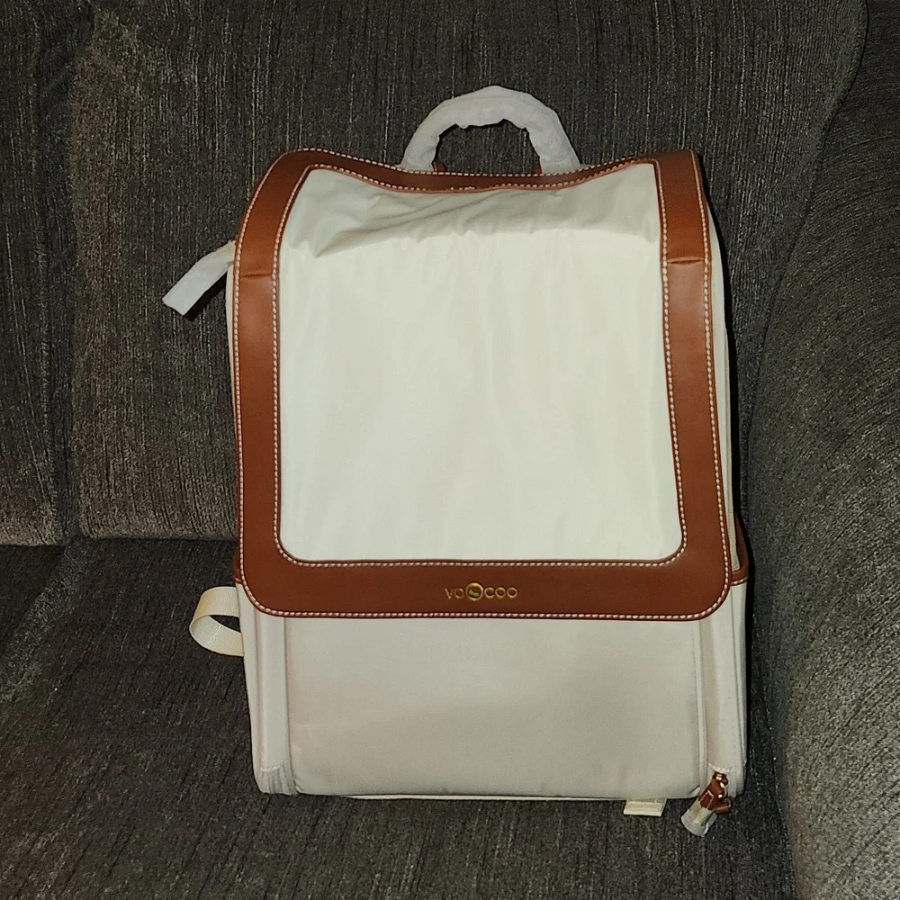NEW, VERY NICE, NEVER USED VOOCOO Small Pet Carrier Backpack...Cat, Dog, etc.